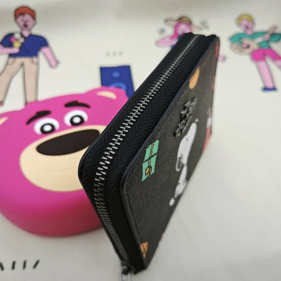 Women's Coach wallet - Picture 2 of 6